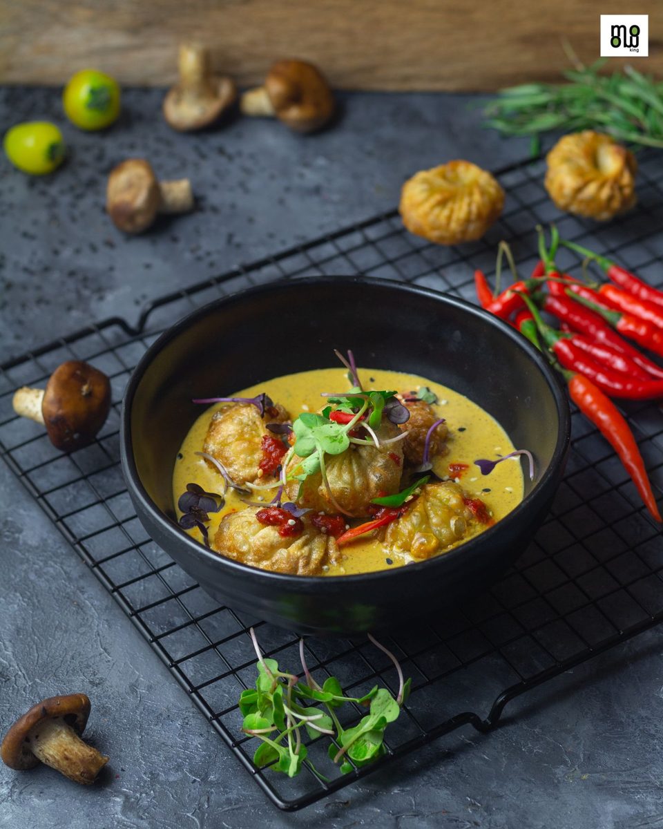 Momos in a rich gravy