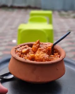 Paneer cheese handi momos in makhni sauce, served in a clay handi